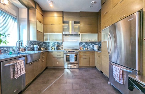 Marpole House | Spacious House with New Furniture - Close to Airport/Marine Gateway/UBC/downtown