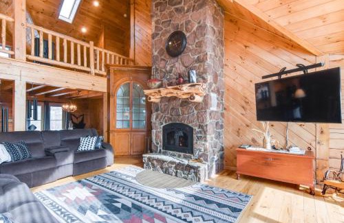 Howard House | Spacious Howard Cabin with Wraparound Deck and Views!