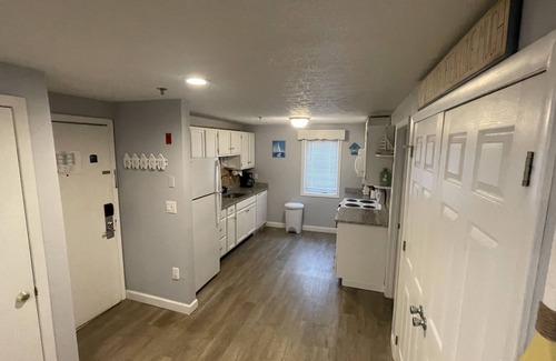 Wells Condo | Spacious/Immaculate 1st flr 1,260 SqFt Unit