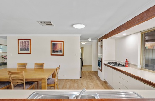 Jandakot House | SPACIOUS JANDAKOT HOUSE FOR FAMILIES AND BUSINESS