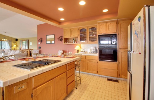 Kelseyville House | Spacious Kelseyville Home w/Large Lakefront Deck!