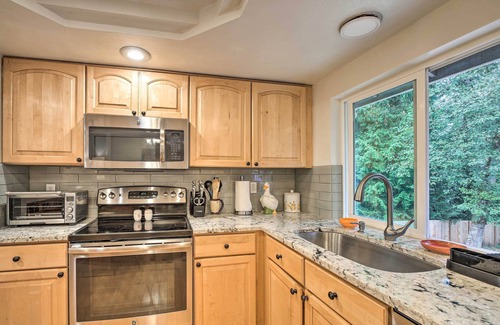 Kent House | Spacious Kent Getaway w/Yard, Deck + Grill!