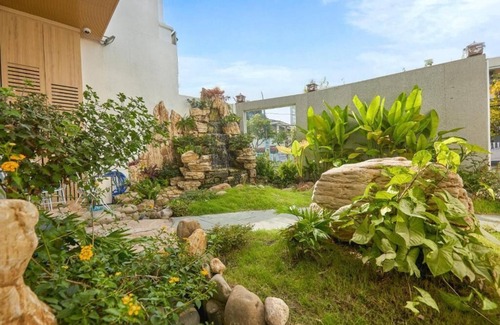 Da Nang City Centre House | Spacious King Room with Garden View in the lovely center of Đà Nẵng