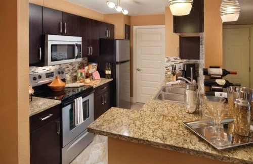 Las Vegas Apartment | SPACIOUS - kitchen + POOL+ FREE WIFI