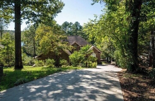 Mid America House | Spacious Lake Hamilton Retreat – Ideal for Family Getaways & Group Gatherings!