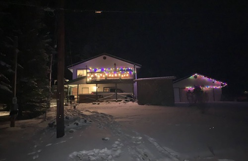 Deka Lake House | Spacious lake-house with 2 king beds and sleeps 12 easy, 2 minute walk to Lake.
