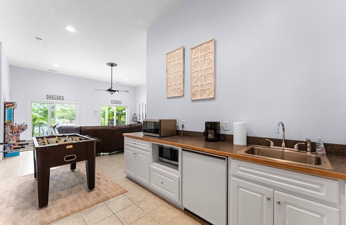 Littleton House | Spacious Lake House WITH POOL in a Cove🔹Sleeps 14🔹 Close to Shopping/Dining