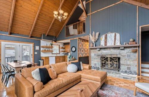 Deep Gap House | Spacious Lakeview Mountain Cabin