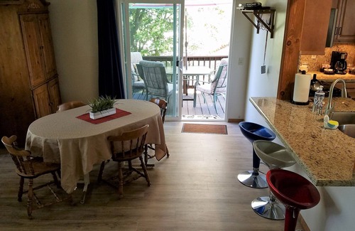 Crestline House | Spacious Lake View Mountain Escape. Open Concept. Gas Fireplace, A/C, EV Outlet