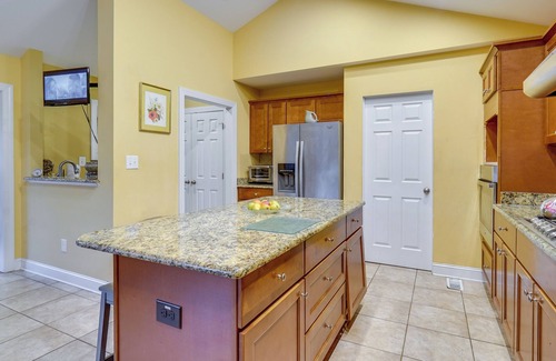 Westover Apartment | Spacious Lakefront Apt w/Deck in Fayetteville!