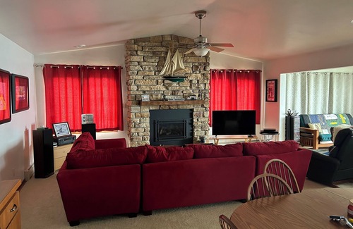 Wisconsin House | Spacious, Lakefront 2-bedroom/2-bath house 30 min to Lambeau Field w/Futon in LR