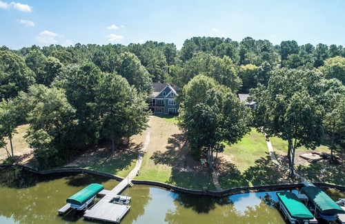 Greensboro House | Spacious Lakefront 5-bedroom house in charming Greensboro