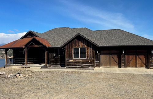 Helena House | Spacious lakefront home with stunning views!