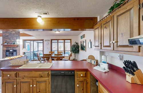 Mineral House | Spacious lakefront house w/ping pong table, fire pit, deck, patio & grill