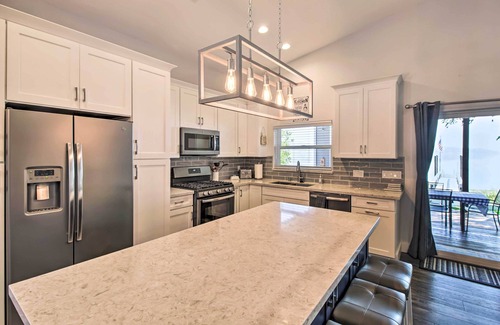 North Lakeport House | Spacious Lakeport House on Clear Lake w/Dock