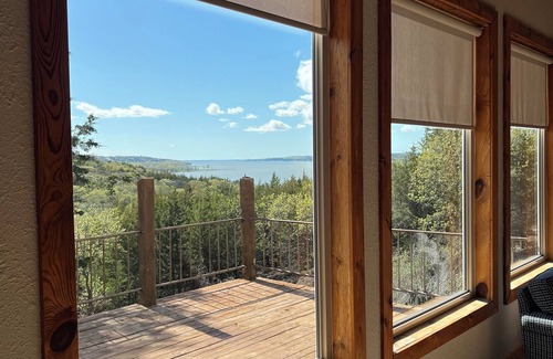 Crofton Cabin | Spacious Lakeview Cabin Minutes from Private Beach