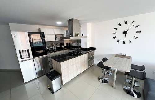 La Castellana Apartment | Spacious Laureles Apt: 3 BR, Balcony, Parking & All Amenities