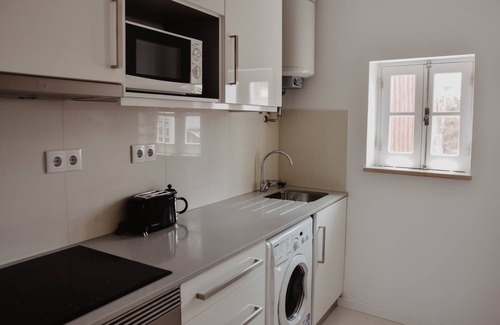 Coimbra City Centre Apartment | Spacious, light-filled one-bedroom apartment (self check-in)