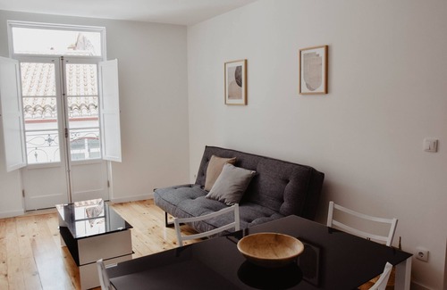 Coimbra City Centre Apartment | Spacious, light-filled one-bedroom apartment (self check-in)