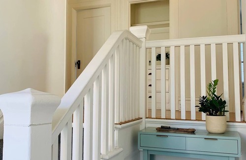 Elmwood Apartment | Spacious, light-filled flat in leafy, cafe-filled neighborhoodn