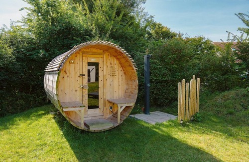 Ouddorp House | Spacious, light house near the beach, an oasis of peace and space with jacuzzi and sauna.