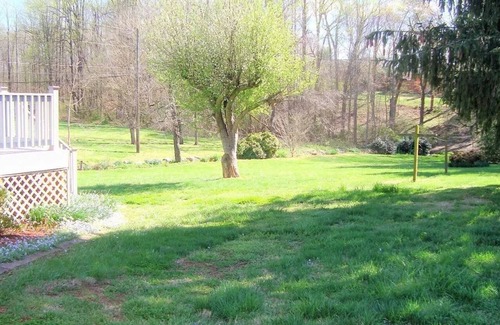 Lynchburg House | Spacious living 3+ bedrooms and huge back yard. 2-car garage & basement