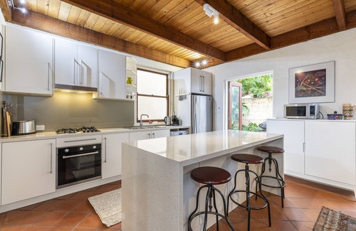 North Fremantle House | Spacious Loft House close to River Walks and Pristine Beach!
