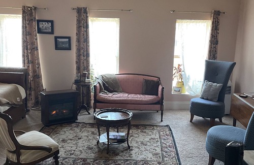 Madison Apartment | Spacious Loft/Spa in Heart of Historic Madison.