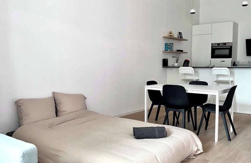 Anderlecht Apartment | Spacious Loft Up to 4 Guests Comfort & Style in Brussel