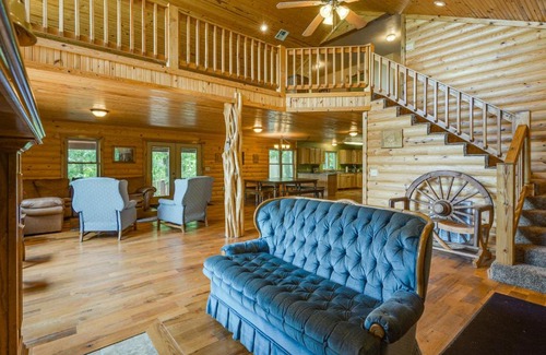 Fairland House | Spacious Log Cabin in Fairland, 1 Mi to Grand Lake