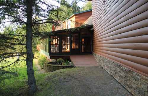 Glover Cabin | Spacious Log Cabin Perfect for Families and Pets
