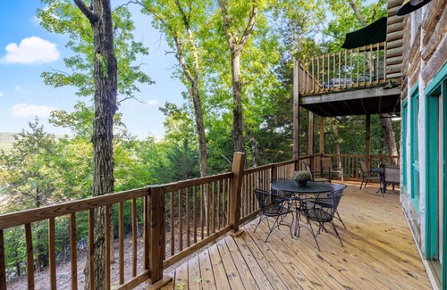 Camdenton House | Spacious Log cabin with amazing lake views! Only minutes from LOZ attractions.