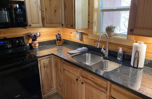 New Plymouth Cabin | Spacious Log Cabin with Hot Tub, Fire Pit, Large Decks & Wood Fireplace