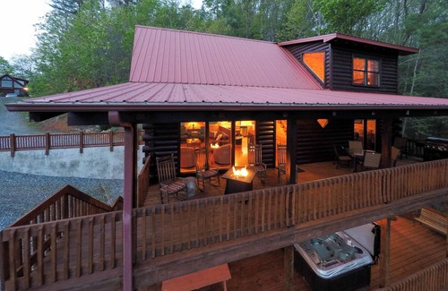 Sylva Cabin | Spacious log cabin with spectacular mountain views - private hot tub & sauna