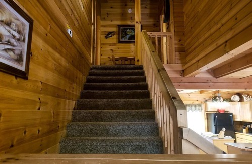 Ridgedale House | SPACIOUS LOG HOME near Big Cedar and Branson w/Hottub