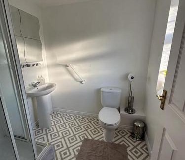 Manchester House | Spacious & Lovely 4 Bedroom Home in Manchester