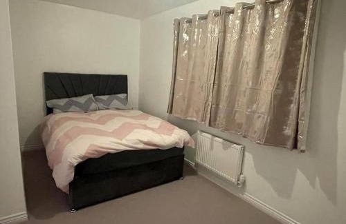 Manchester House | Spacious & Lovely 4 Bedroom Home in Manchester