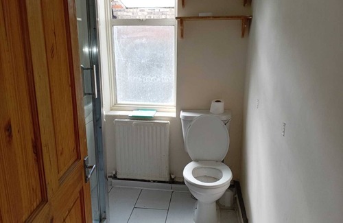 Finchley Church End Apartment | Spacious lovely double room centred in the heart of London.