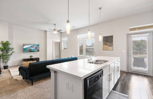 Montopolis Apartment | Spacious LUX 2BR 2B Unit in Austin with Pool!