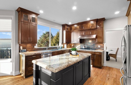 Draper House | Spacious/Lux 5-bedroom house close to slopes and what a view! in fabulous Draper