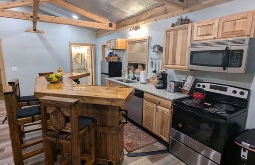 Laurelville Cabin | Spacious Lux Cabin. Close to HH State Park & More!