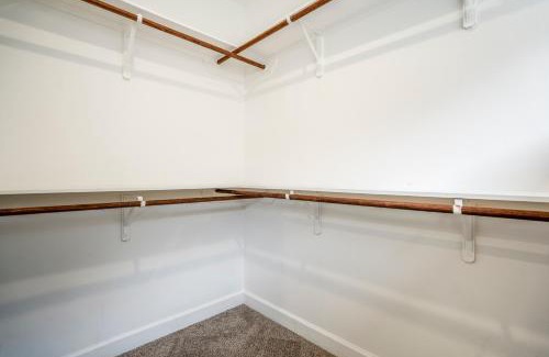 Riverside Terrace Apartment | Spacious Luxe Stay , Near DT, MedCtr & NRG, New