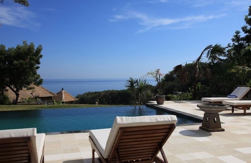 Temukus Villa | Spacious Luxurious Villa With Amazing Views on the Hills and the Sea