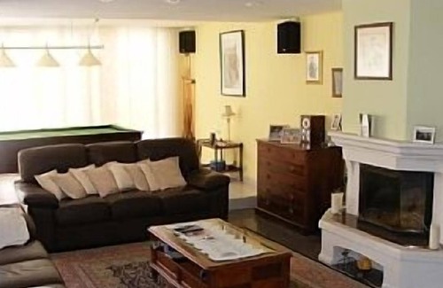 Garrucha House | Spacious Luxurious Detached Villa With Pool and a Pool Table