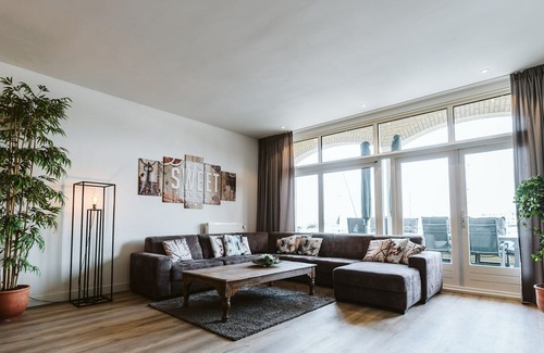 Ouddorp House | Spacious, luxuriously furnished apartment for 10 persons with beautiful view on the port of Port Zelande, near the Noordzee and on the Grevelingenmeer.