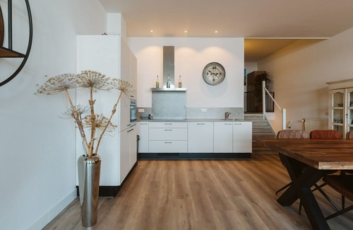 Ouddorp House | Spacious, luxuriously furnished apartment for 10 persons with beautiful view on the port of Port Zelande, near the Noordzee and on the Grevelingenmeer.