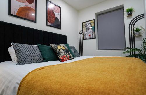 Stevenage Apartment | Spacious Luxury Apartment in Stevenage, Sleeps 6, with Free Parking, and Free Wi-Fi