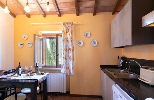 Siena House | Spacious Luxury Apartment: pool, stunning views, 15-min walk from Siena center!