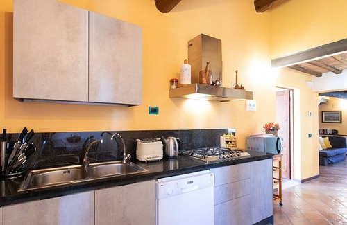 Siena House | Spacious Luxury Apartment: pool, stunning views, 15-min walk from Siena center!