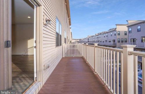 Ashburn Villa | Spacious Luxury at One Loudoun